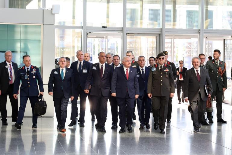 Bakan Güler, NATO Savunma Bakanları Toplantısında aile fotoğrafına katıldı