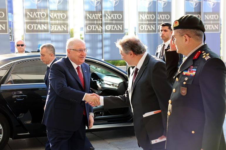 Bakan Güler, NATO Savunma Bakanları Toplantısında aile fotoğrafına katıldı