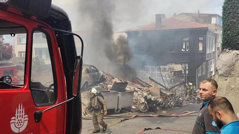 Fatihte motosiklet tamirhanesinde çıkan yangın söndürüldü