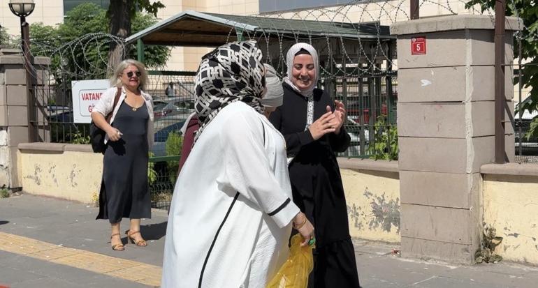 Boşanmayı davul zurna ile kutlayan kadının eski eşi de bağlama çaldı
