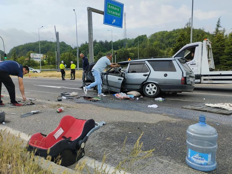 Kavşakta hafif ticari araçla çarpışan otomobil ters döndü; 4 yaralı