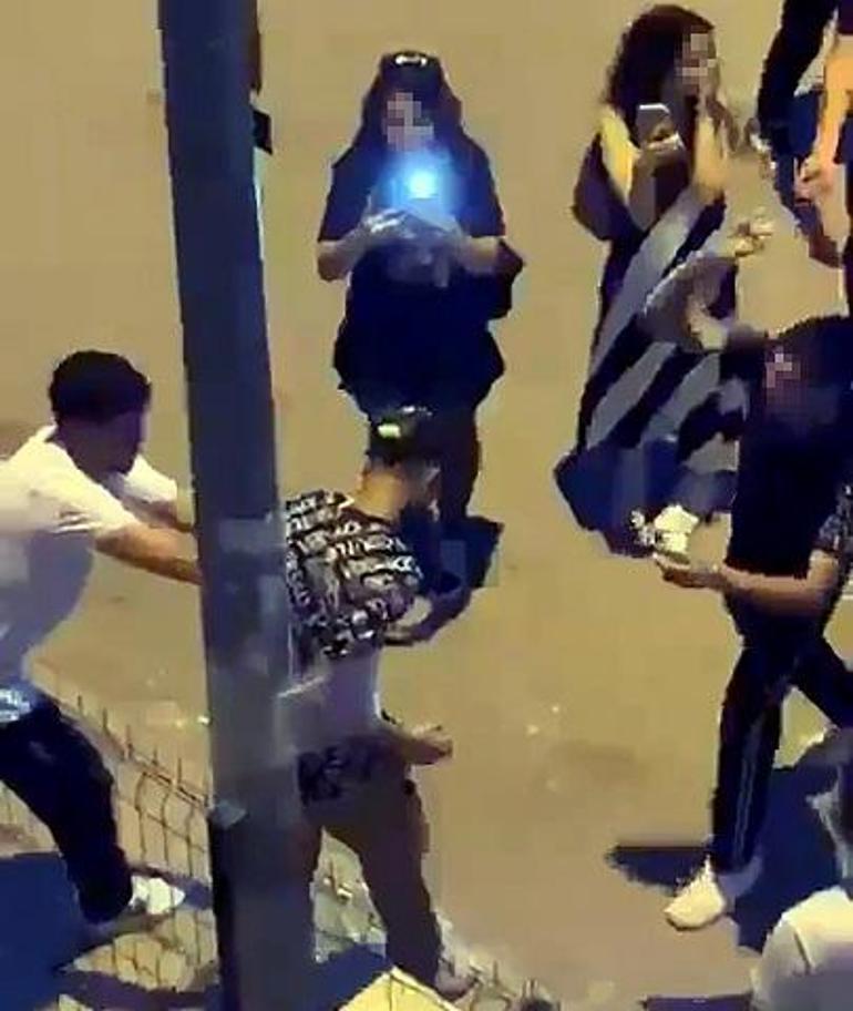Aydınlatma direğine bağlayıp, üzerine un ve sıvı yağ döktüler