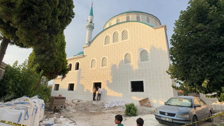 Cami inşaatında 2 işçi iskeleden düştü: 1 ölü, 1 yaralı