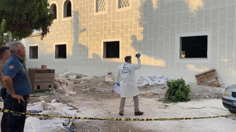 Cami inşaatında 2 işçi iskeleden düştü: 1 ölü, 1 yaralı