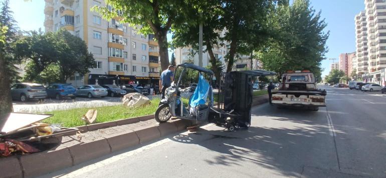 Kayseri’de otomobil ile elektrikli bisiklet çarpıştı: 5 yaralı