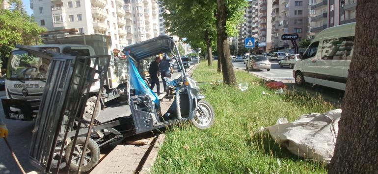 Kayseri’de otomobil ile elektrikli bisiklet çarpıştı: 5 yaralı