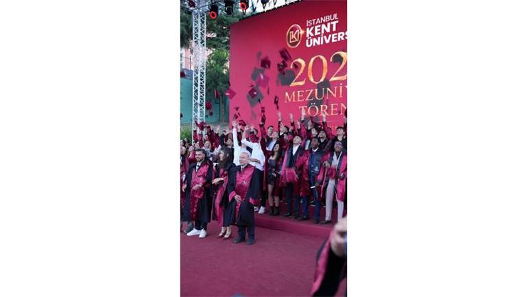 İstanbul Kent Üniversitesi’nde mezuniyet coşkusu
