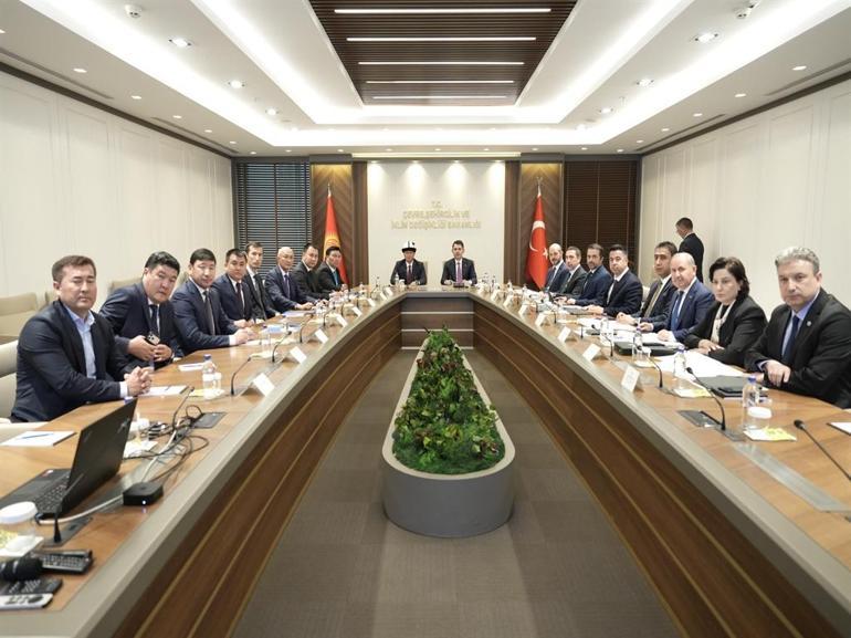 Bakan Kurum, Kırgızistan heyeti ile görüştü