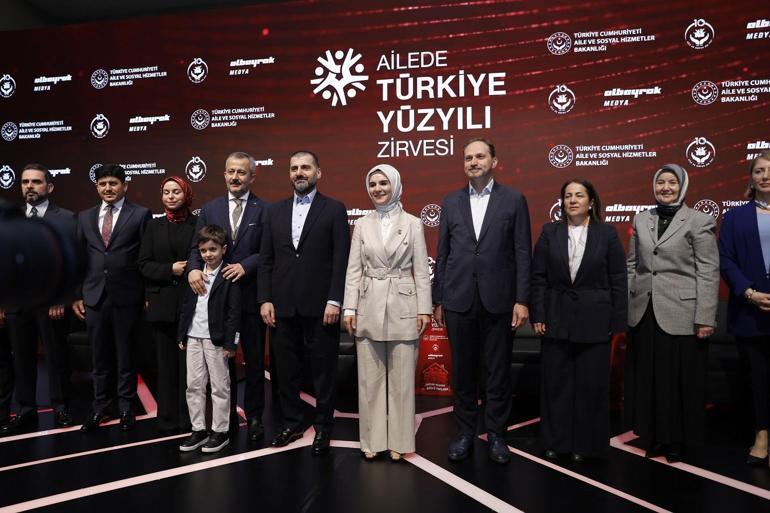 Aile ve Sosyal Hizmetler Bakanı Göktaş, ‘Ailede Türkiye Yüzyılı Zirvesi’nde konuştu