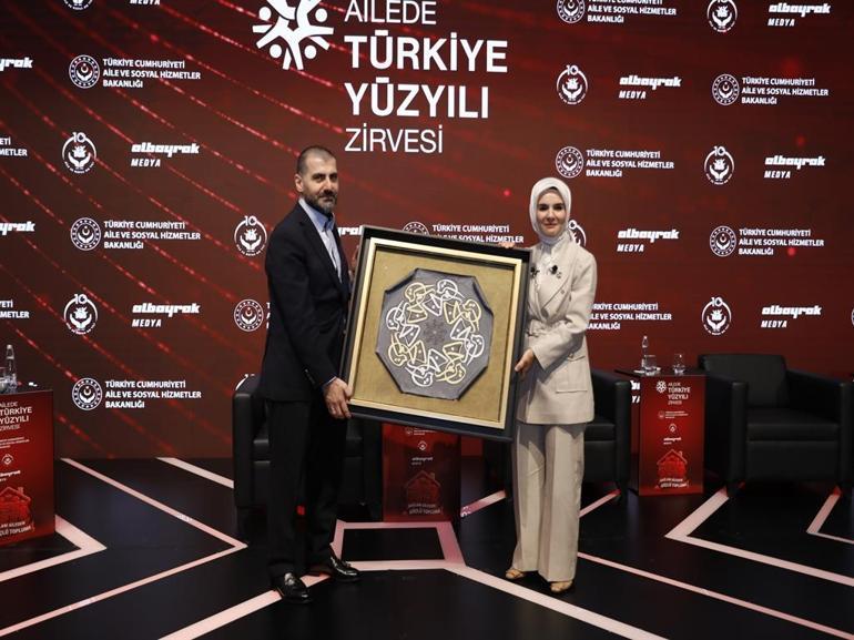Aile ve Sosyal Hizmetler Bakanı Göktaş, ‘Ailede Türkiye Yüzyılı Zirvesi’nde konuştu