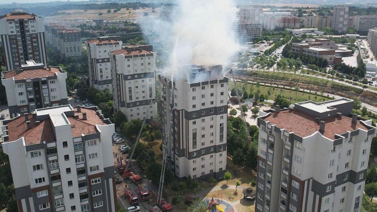 Küçükçekmecede 11 katlı binada çıkan yangın söndürüldü; 10 kişi hastaneye kaldırıldı