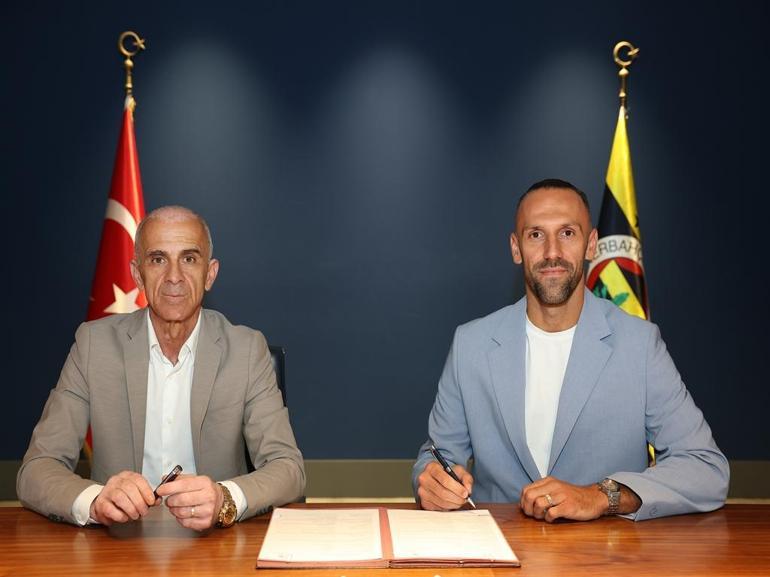 Fenerbahçe, Vedat Muriqi ile 3 yıllık sözleşme imzaladı