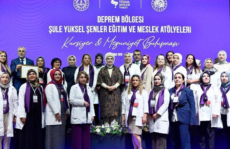 Emine Erdoğan, Şule Yüksel Şenler Vakfının ‘Deprem Bölgesi Kursiyer ve Mezuniyet Buluşması’na katıldı