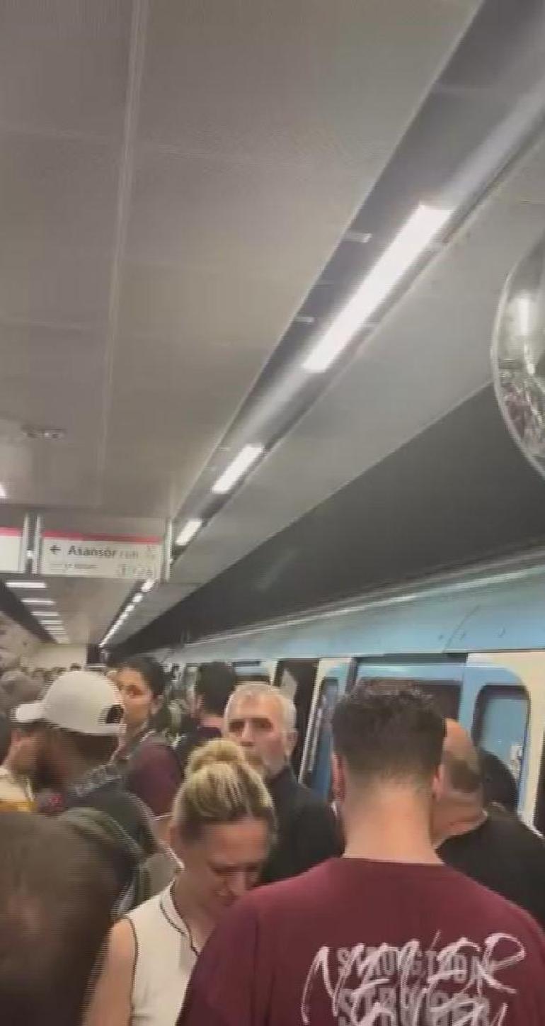 Bostancıda metro raydan çıktı; 3 yolcu yaralandı