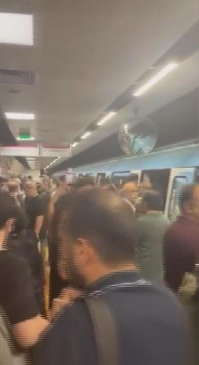 Bostancıda metro raydan çıktı; 3 yolcu yaralandı