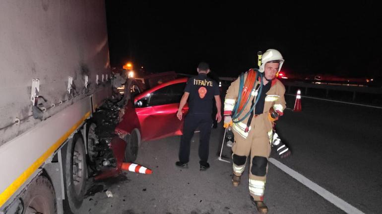 TIRa arkadan çarpan otomobilin sürücüsü öldü