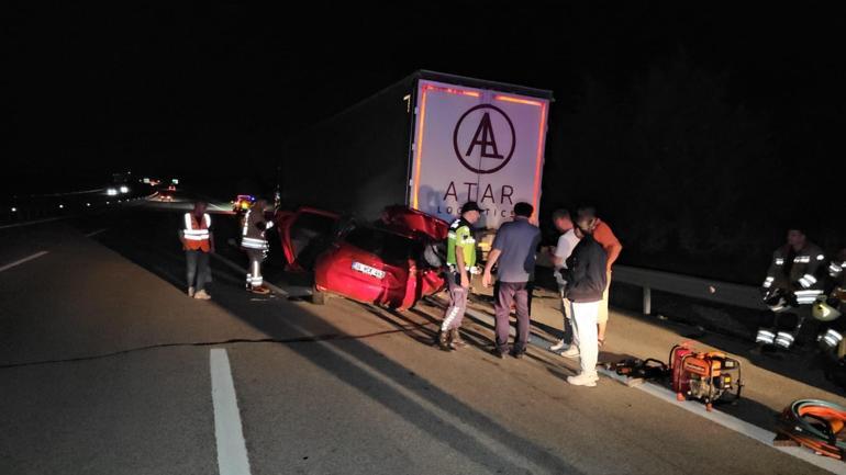 TIRa arkadan çarpan otomobilin sürücüsü öldü