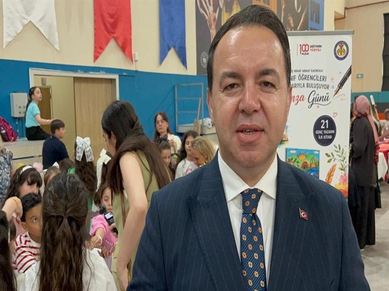MEB öncülüğündeki proje ile minik yazarlar, imza günü düzenledi