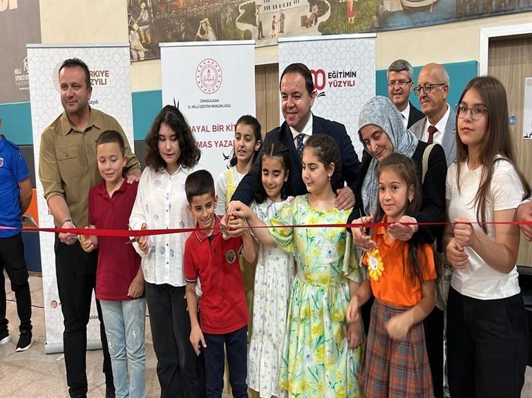 MEB öncülüğündeki proje ile minik yazarlar, imza günü düzenledi