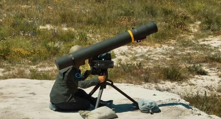 L-OMTAS uzun menzilli tanksavar füze sistemi, hedefi tam isabetle vurdu