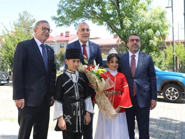 Bakan Işıkhan: Sağlıkta, sosyal güvenlikte, sosyal hizmetlerde dünyada örnek alınacak konuma ulaştık