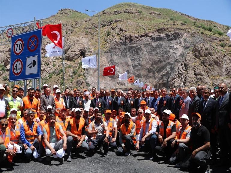Bakan Uraloğlu: Artık Hakkarinin dağlarında terör değil, barış kol geziyor