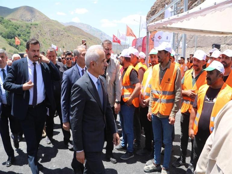 Bakan Uraloğlu: Artık Hakkarinin dağlarında terör değil, barış kol geziyor