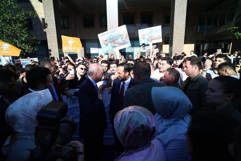 Cumhurbaşkanı Erdoğana AK Partili gençlerden Babalar Günü sürprizi