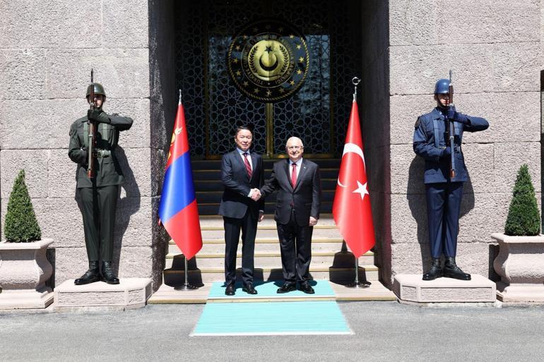 Bakan Güler, Moğol mevkidaşı Batlut ile bir araya geldi