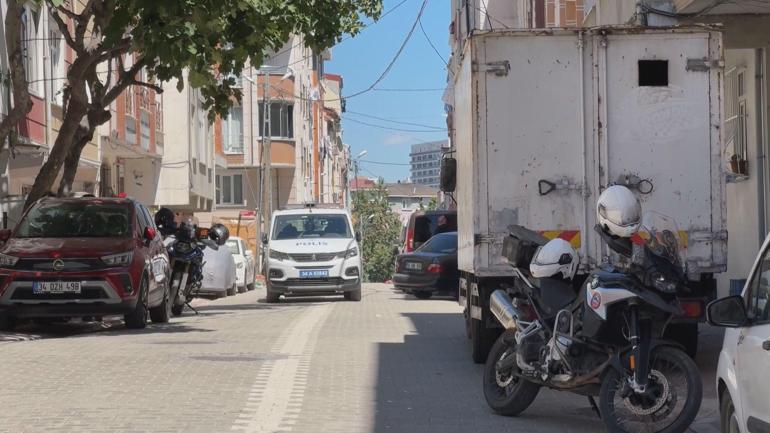 Esenyurtta yıkım sırasında devrilen apartmanın zarar verdiği bina tahliye edildi