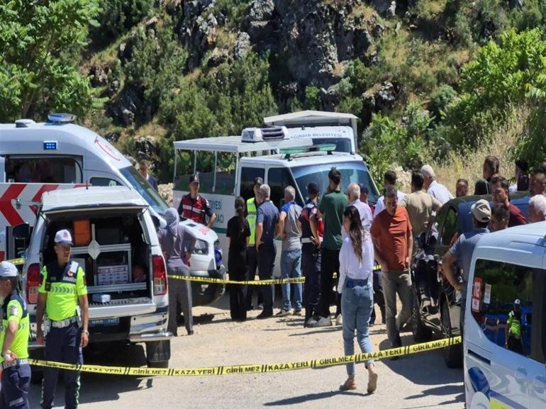 Park halindeki araçta ölü bulundular