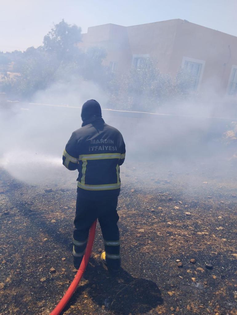 Mardinde anız yangını, yerleşim yerine de sıçradı