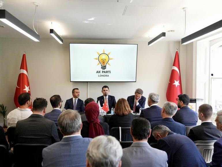 Bakanlar Kurum ve Bayraktar, Londrada AK Parti teşkilatıyla bir araya geldi