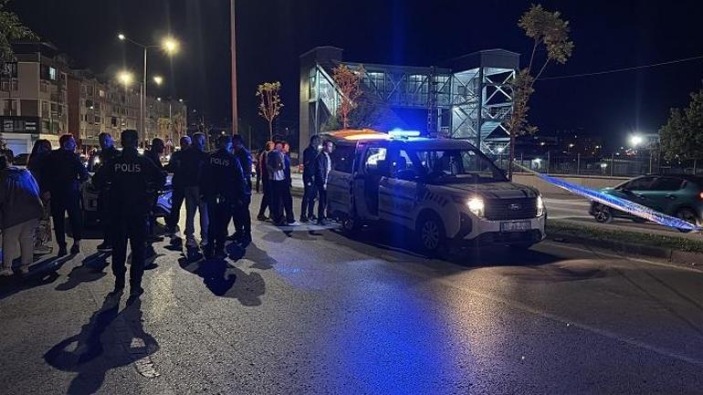 Sivasta motosiklet aydınlatma direğine çarptı: 2 yaralı