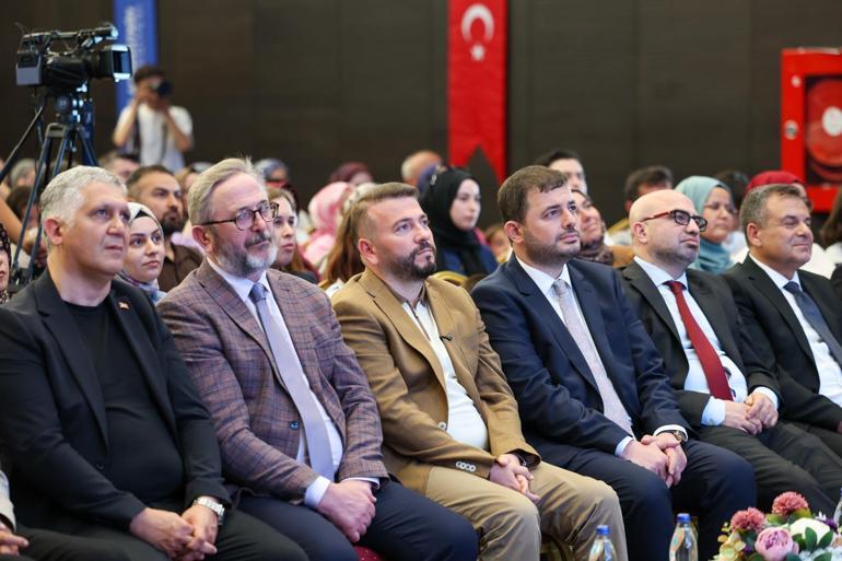 Arnavutköyde Yeni Medya Akademi ikinci dönem mezunlarını verdi