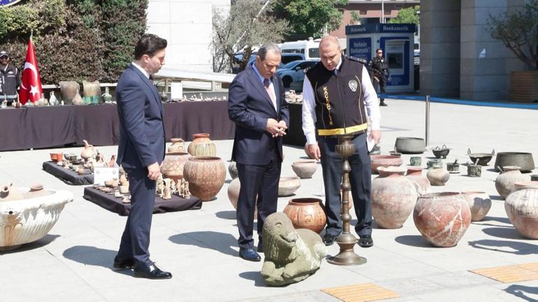 Beykozda ele geçirilen 10 bini aşkın tarihi eser İstanbul Emniyet Müdürlüğünde sergilendi