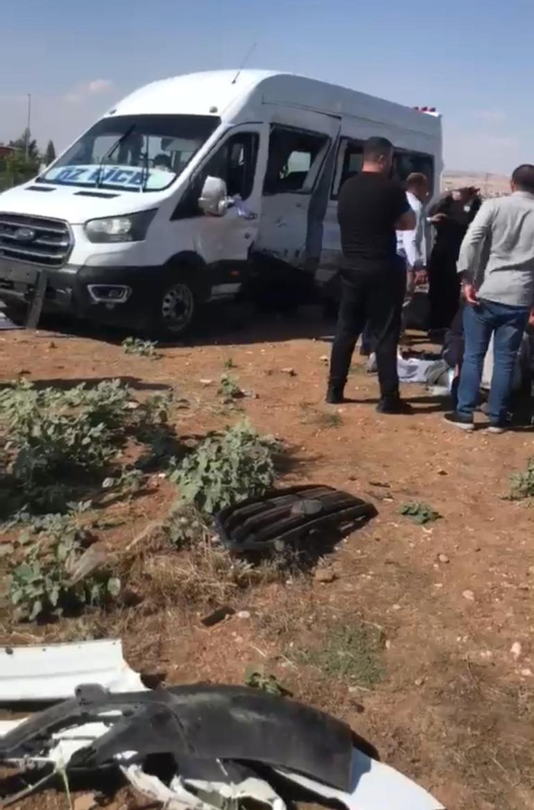 Batmanda yolcu minibüsü ile para nakil minibüsü çarpıştı: 15 yaralı