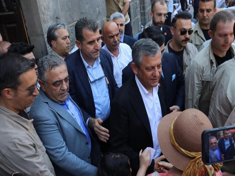 Özgür Özel: Kayyımdan sonra binaları geride bıraktık, yürüyoruz