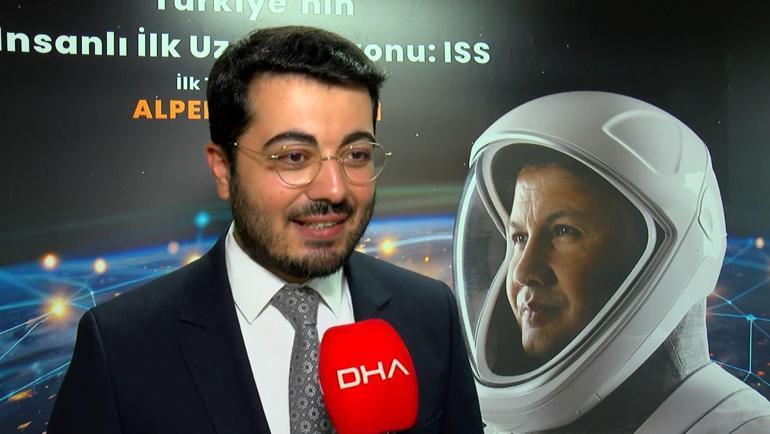 Türkiyenin ilk astronotu Alper Gezeravcı Medeniyet Teknoparkta gençlerle buluştu