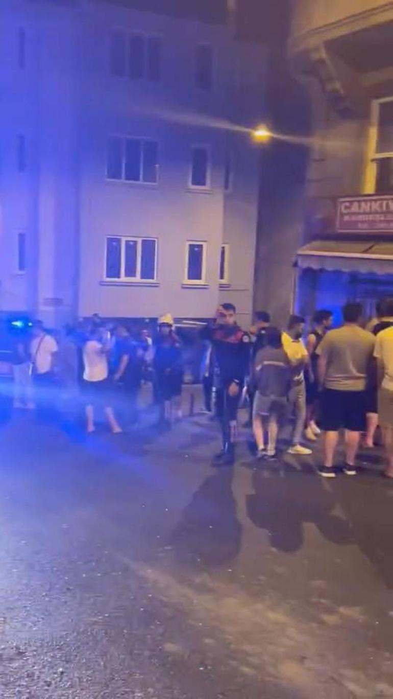 Beyoğlunda patlayıcı bırakılan sokaktaki bina, araç ve iş yerlerinde hasar oluştu