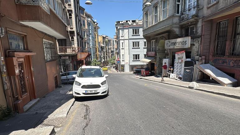 Beyoğlunda patlayıcı bırakılan sokaktaki bina, araç ve iş yerlerinde hasar oluştu