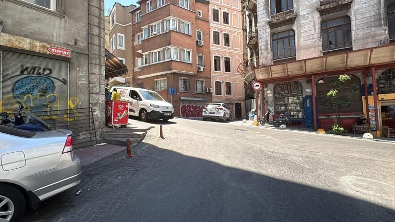Beyoğlunda patlayıcı bırakılan sokaktaki bina, araç ve iş yerlerinde hasar oluştu