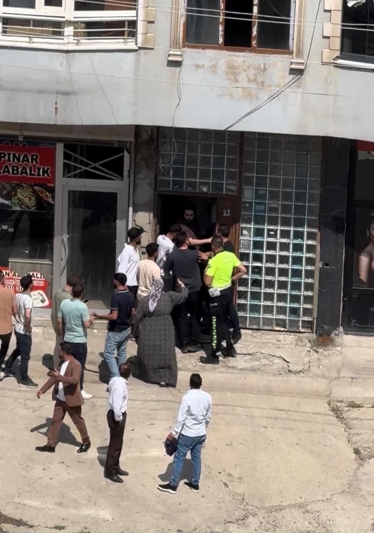 Şemdinli’de 2 kişinin yaralandığı silahlı- sopalı kavga kamerada