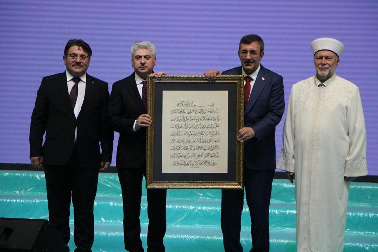 Cumhurbaşkanı Yardımcısı Yılmaz: Hafızlık, ilim yolculuğunun en sağlam başlangıçlarından biridir
