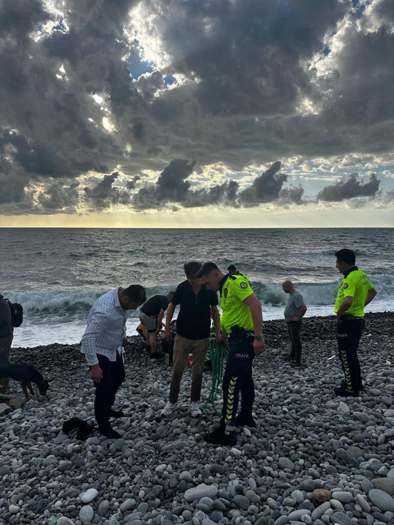 Boğulma tehlikesi geçiren asteğmen, polislerin yardımıyla kurtarıldı