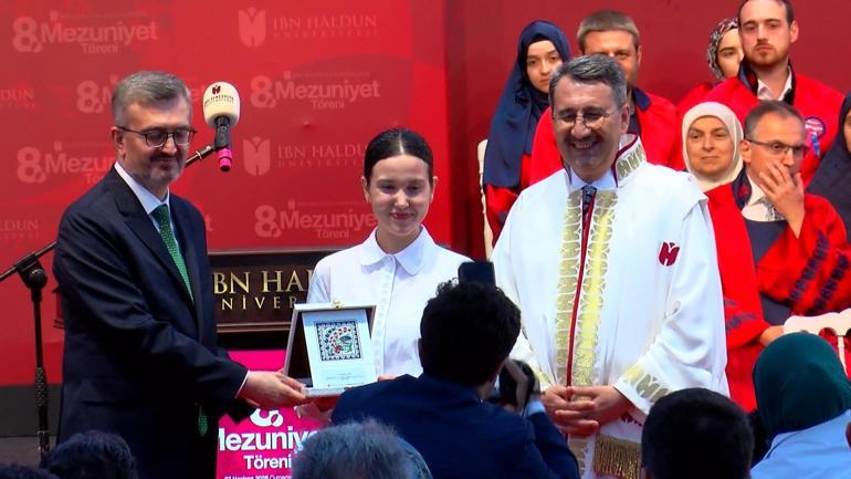 İbn Haldun Üniversitesi 8inci mezunlarını uğurladı