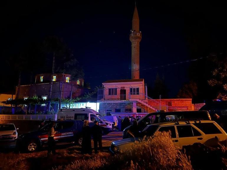 Camide tartıştığı 2 kişiyi bıçaklayarak öldürdü
