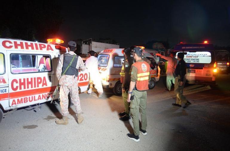 Pakistan’da askeri karargaha silahlı saldırı: 3 ölü