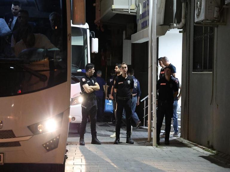 Seferihisar Belediye Başkanı Yetişkinin de aralarında bulunduğu 20 şüpheli adliyeye sevk edildi