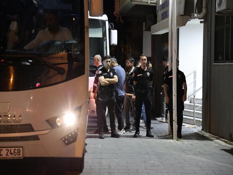 Seferihisar Belediye Başkanı Yetişkinin de aralarında bulunduğu 20 şüpheli adliyeye sevk edildi